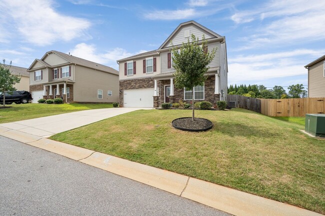 Foto del edificio - 4 BR, 2.5 BA Traditional Home, 2 Car Garag...