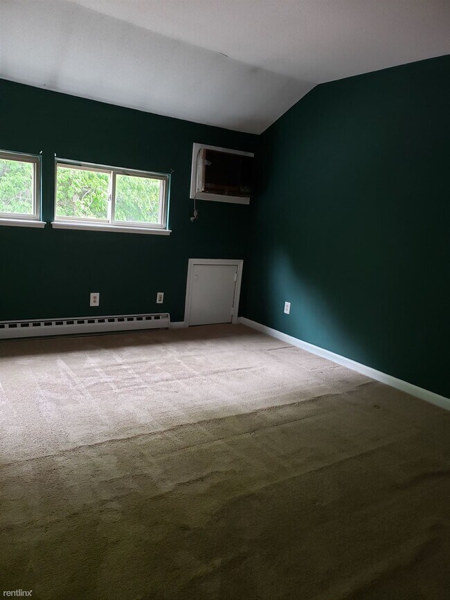 Building Photo - 2 br, 1 bath Condo - 422 Emmett St Apt L