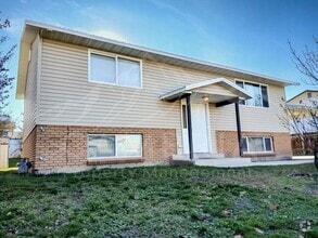 Building Photo - 5219 Woodledge Ave