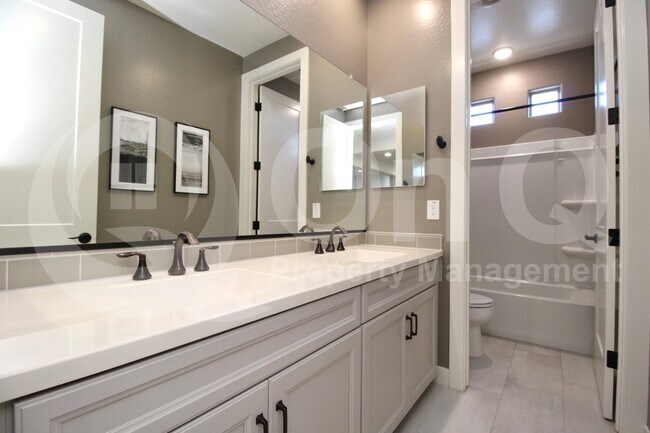 Foto del edificio - 14109 W Crabapple Dr