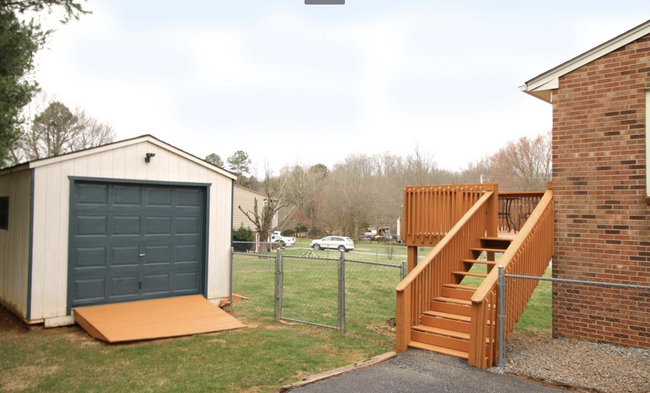 Building Photo - Rolling Ridge