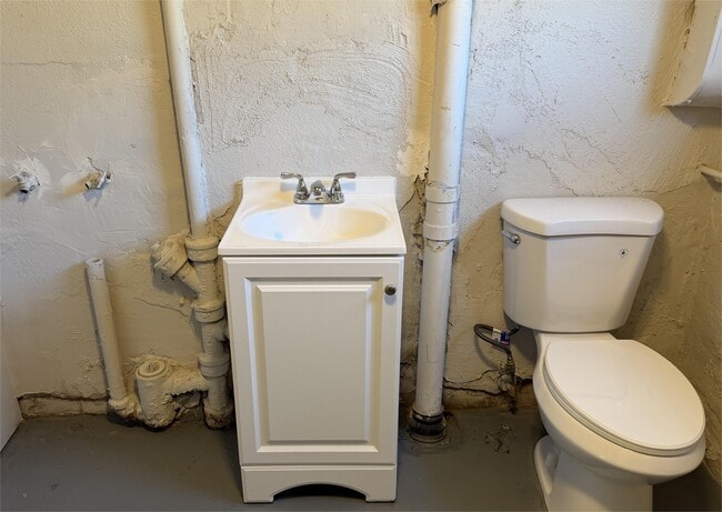 Building Photo - 501 Crestfield Rd