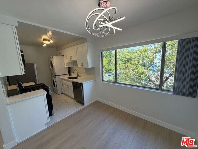 Foto del edificio - 7607 Norton Ave