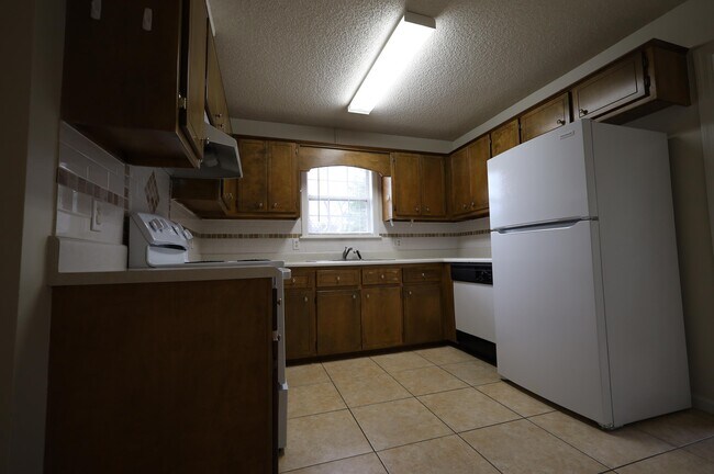 Building Photo - 6104 Vinnie Dr