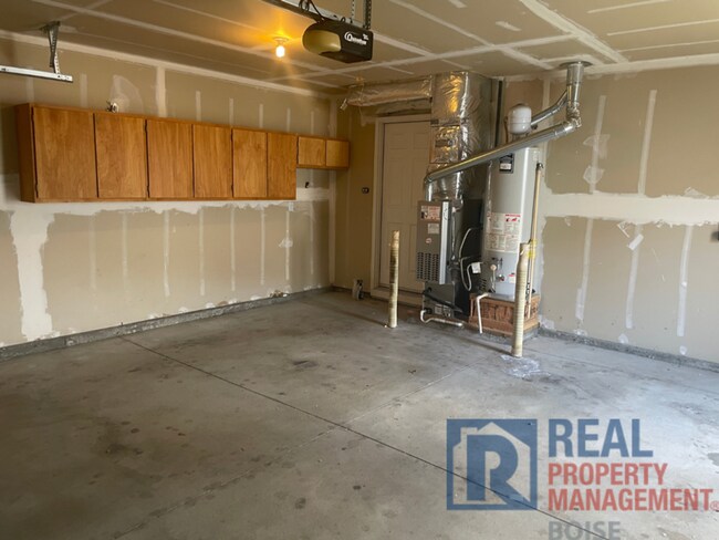 Building Photo - Traditional Two Story In SW Boise!
