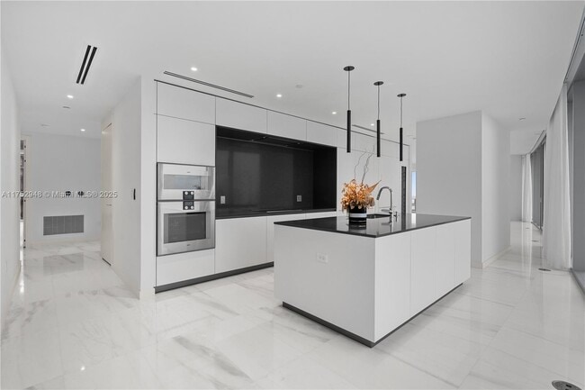 Foto del edificio - 300 Biscayne Blvd Way