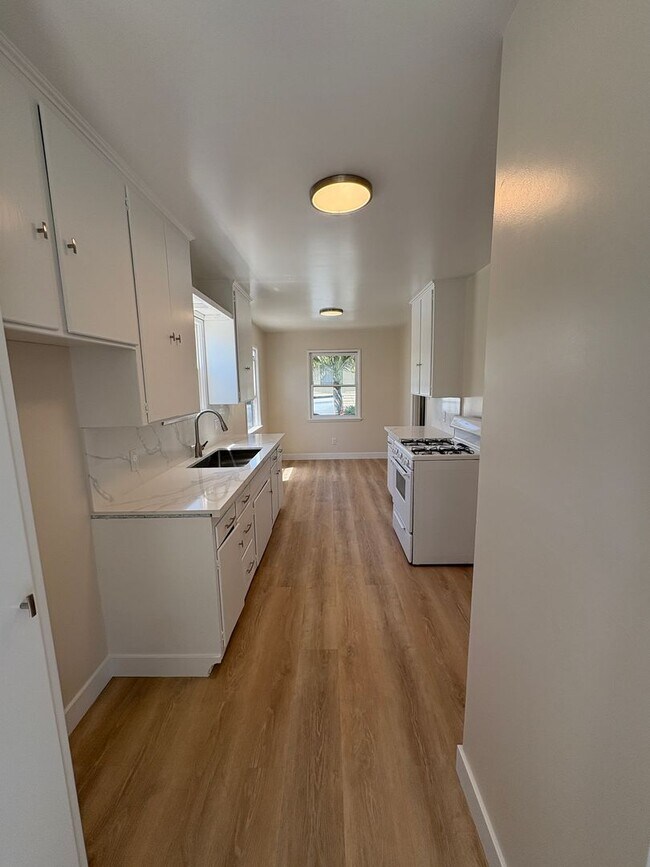 Foto del edificio - 1+1 Cozy Cottage above Ventura College wit...