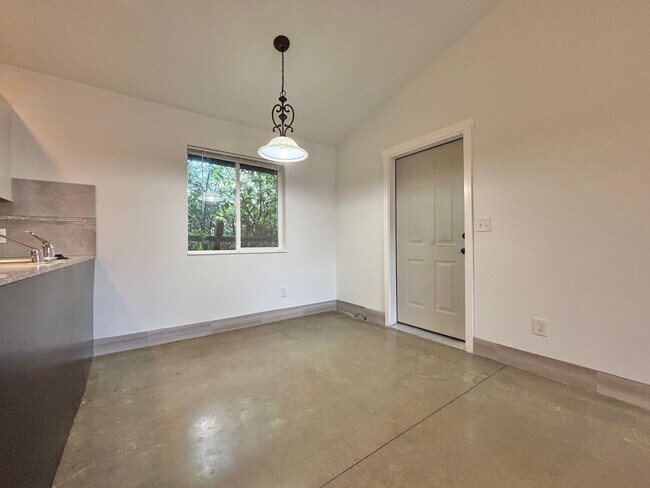 Foto del edificio - 11908 E 4th Ave