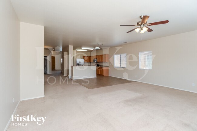 Foto del edificio - 239 E Saddle Way