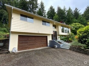 Building Photo - 844 Hyak Wy