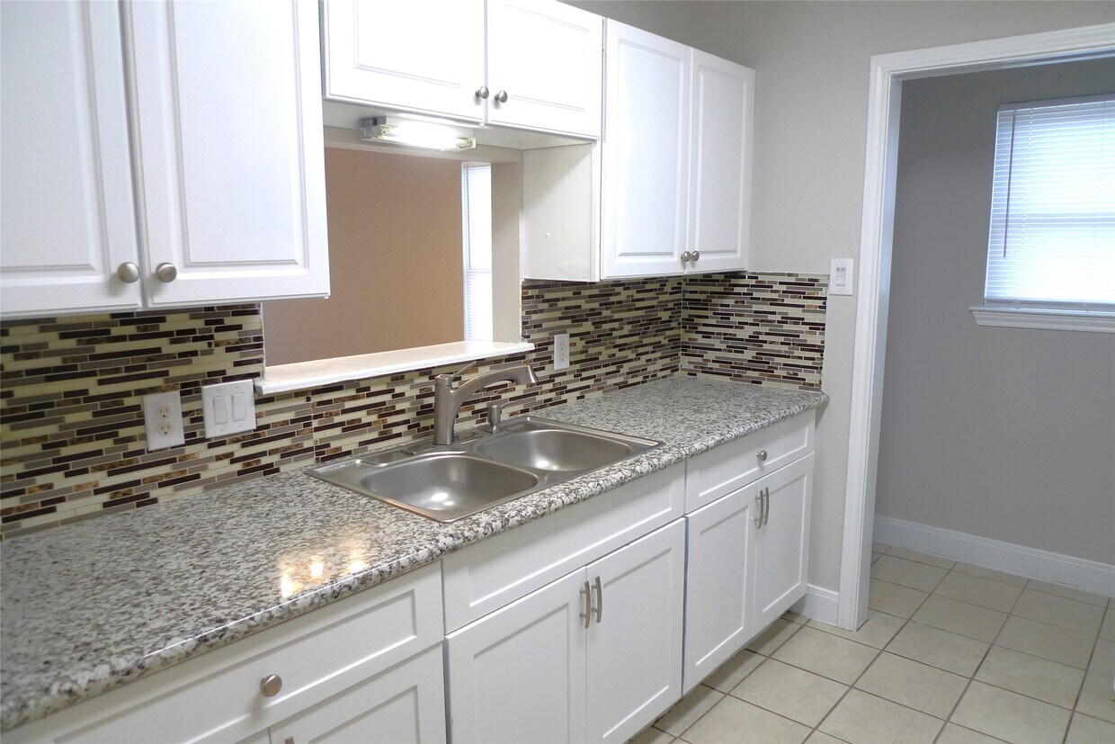 Foto principal - 19939 Great Elms Dr