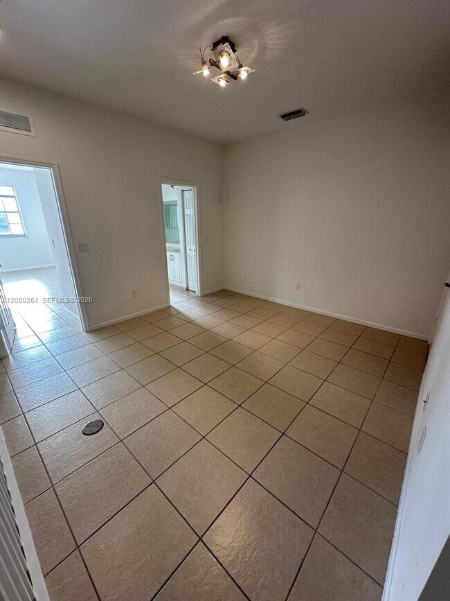 Foto del edificio - 3021 NW 30th Terrace