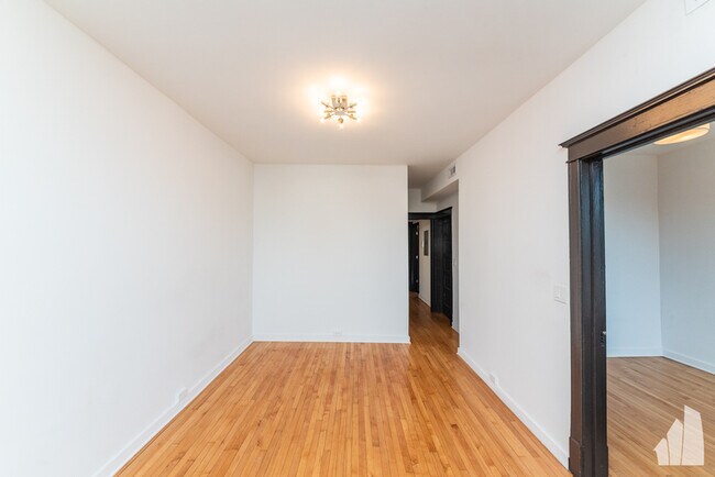 Foto del edificio - 837 W 33rd St