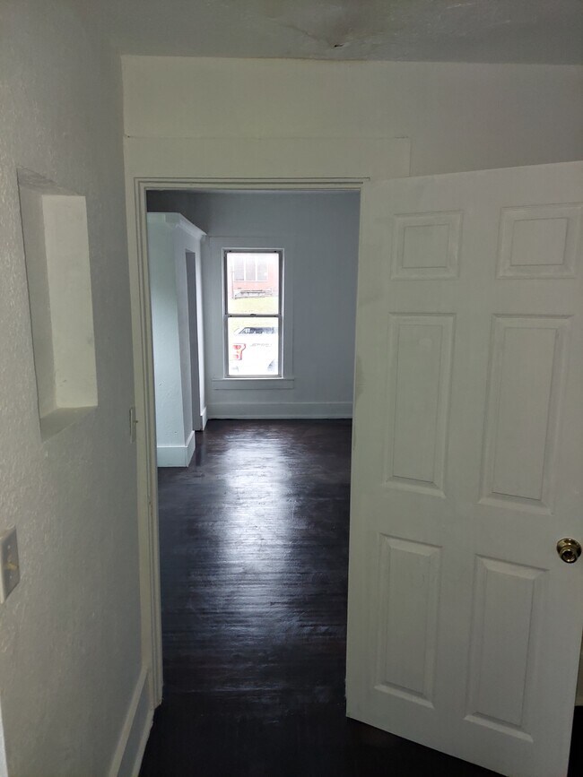 Building Photo - 840 Poston Ave