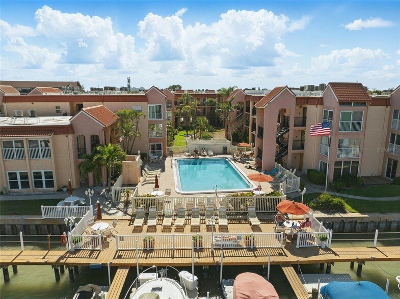 Foto principal - 8911 Blind Pass Rd