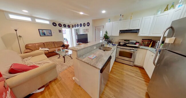 Building Photo - 62 Egmont St