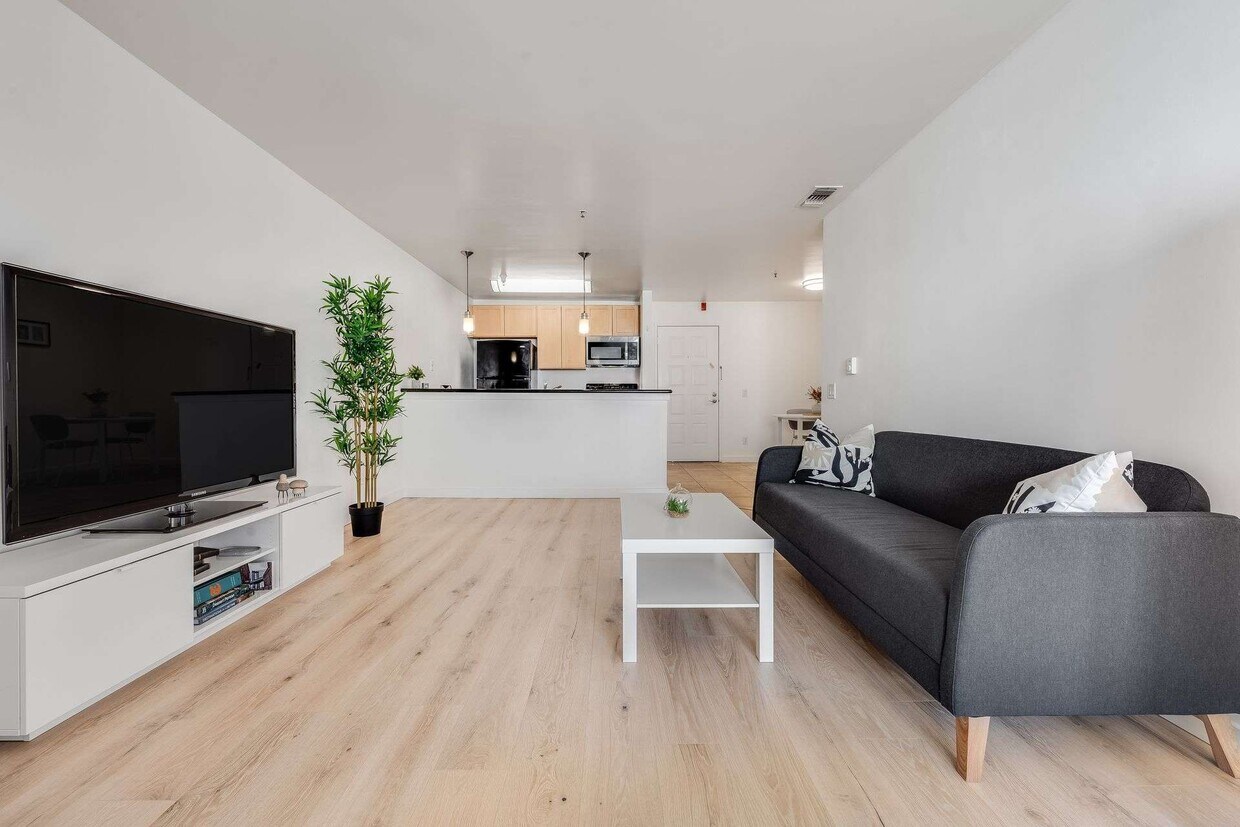 Foto principal - 6400 Christie Ave