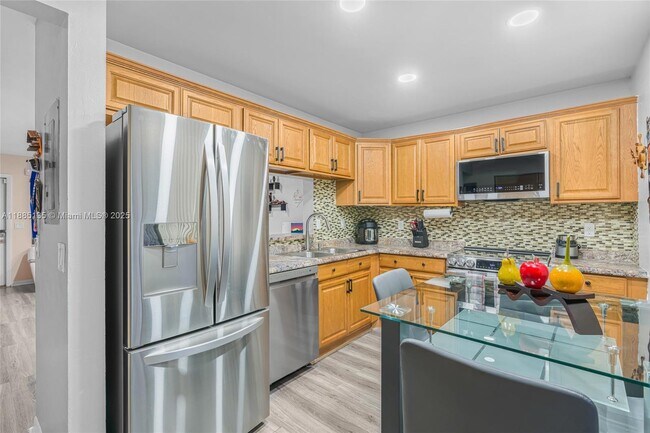 Foto del edificio - 720 NW 105th Terrace