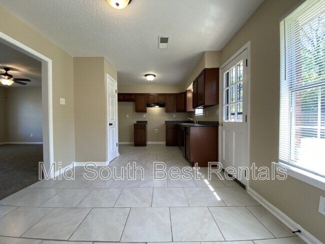 Foto del edificio - 3083 Fisher Ave