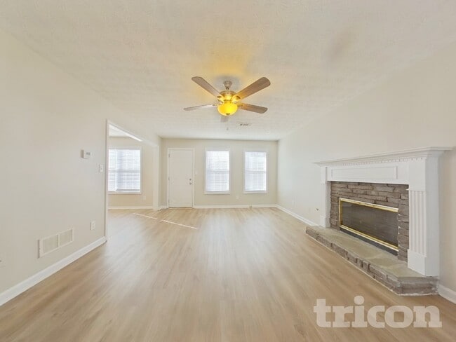 Foto del edificio - 224 Stone Creek Dr