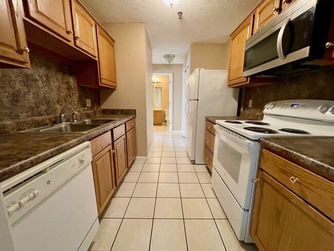 Building Photo - Mason Manor Apartments