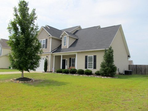 Building Photo - Beautiful 4 Bedroom Home with Spacious Backyard!