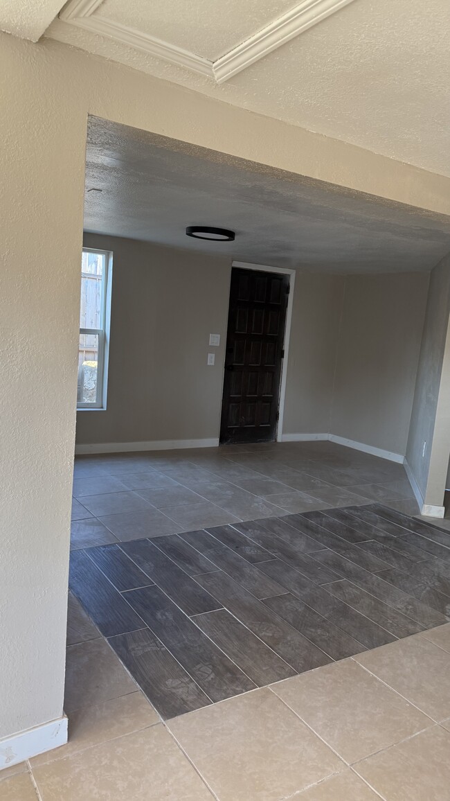 Foto del edificio - 618 Ansol Ln