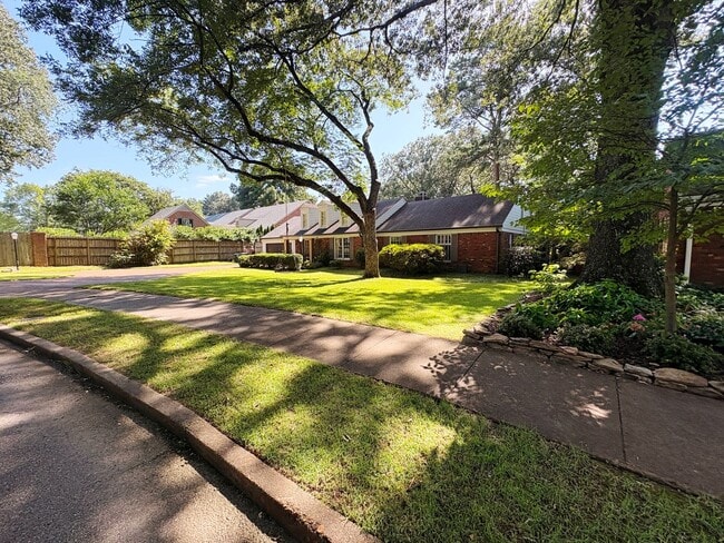 Building Photo - 289 Woodmont Dr