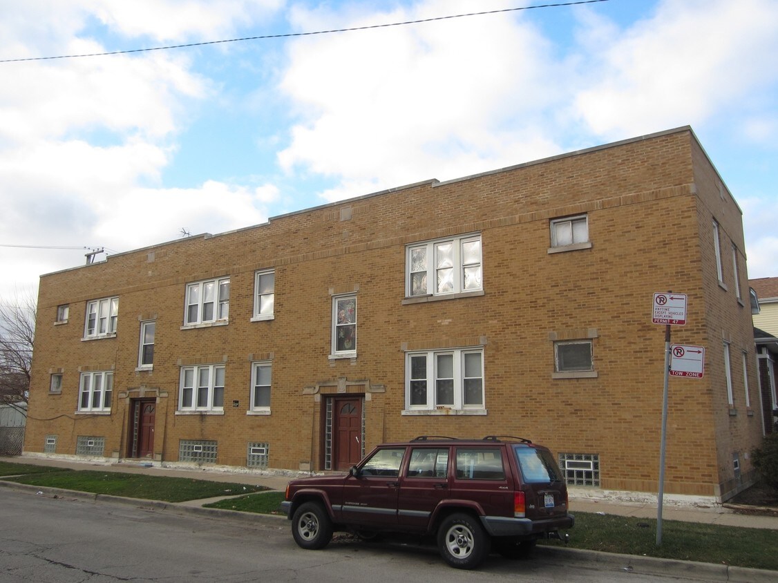 Building Photo - 3214-3224 N Linder Ave