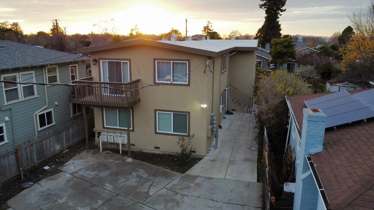 Primary Photo - 2128 Bonar St