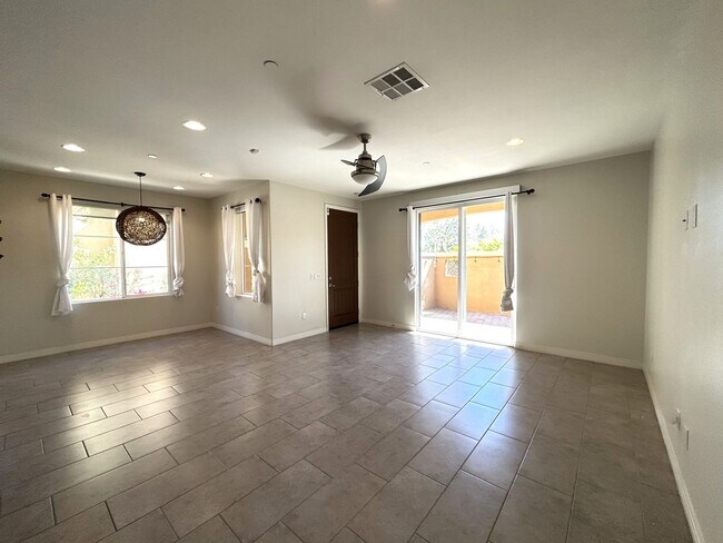 Foto del edificio - COMING SOON!! GORGEOUS 2 Bed 2.5 Bath Condo in La Quinta!