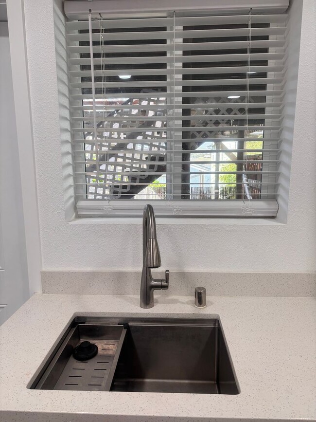 Foto del edificio - 1 Bedroom- $_______  Newly remolded-privat...