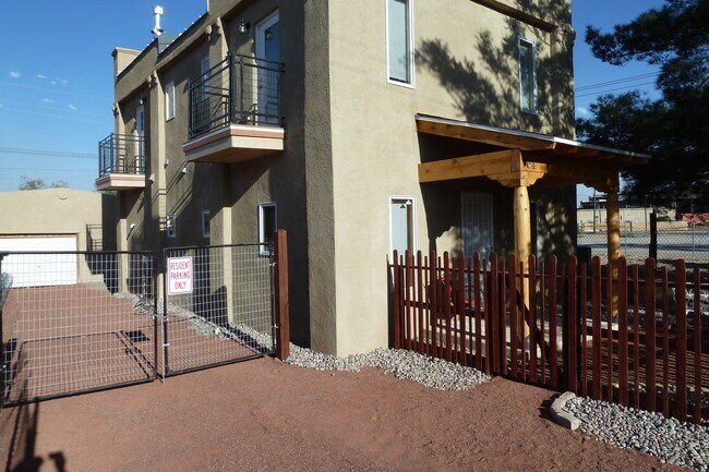 Foto del edificio - 704 2nd St SW