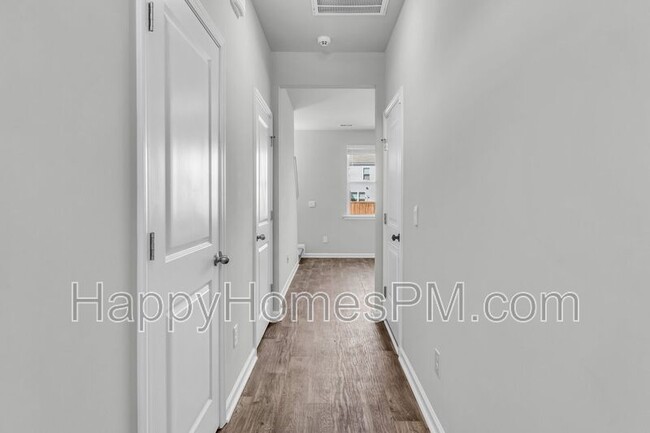 Foto del edificio - 303 Black Birch Dr