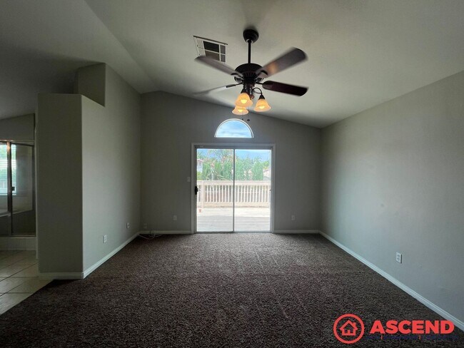 Foto del edificio - Stunning 5 Bedroom In Gated Community!