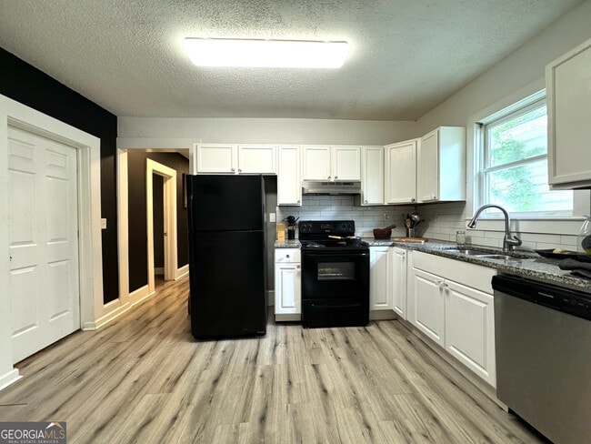 Photo - Room in House on Griffin St NW