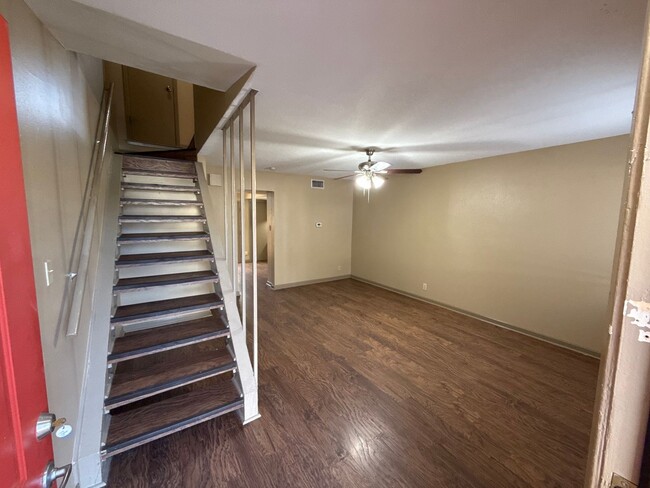 Foto del edificio - 8807 Dawnridge Cir