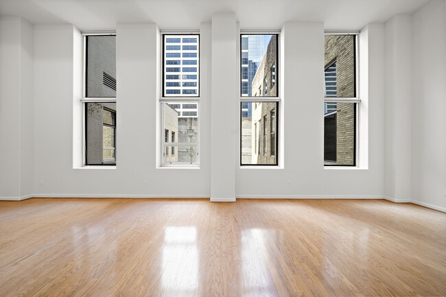 Building Photo - 914 Main St