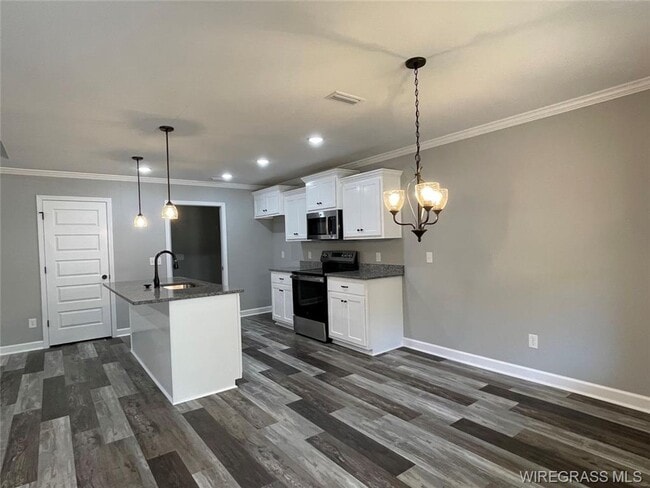 Building Photo - Available January!