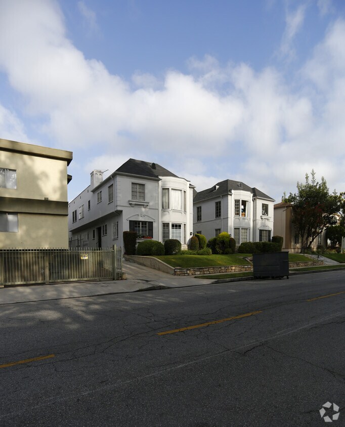 Building Photo - 443 S Norton Ave