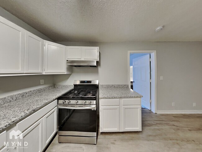 Building Photo - 1729 E Red Bird Ln