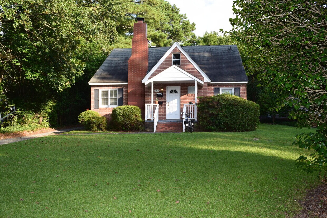 565 N May St Unit 1, Southern Pines, NC 28387 Room for Rent in