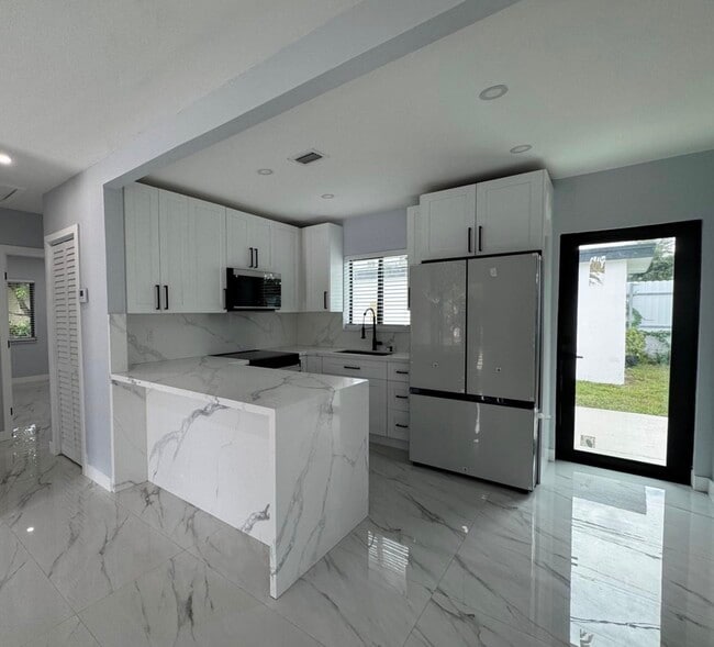 Foto del edificio - 16440 NE 10th Ave