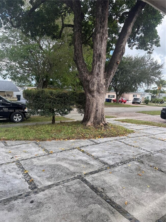 Building Photo - 640 N 71st Terrace