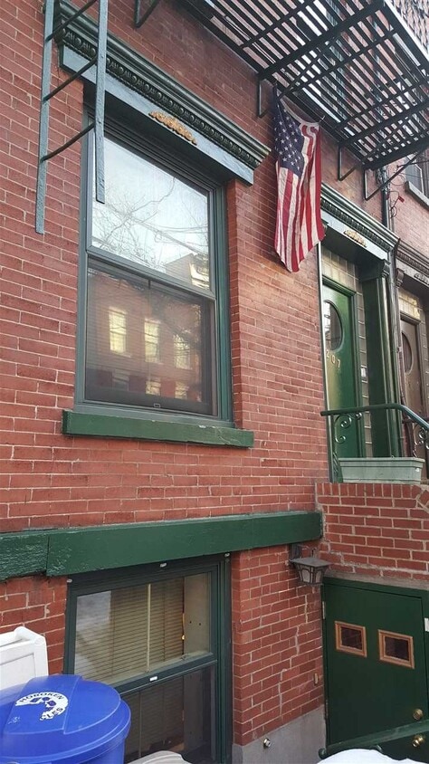 Primary Photo - 207 3RD St