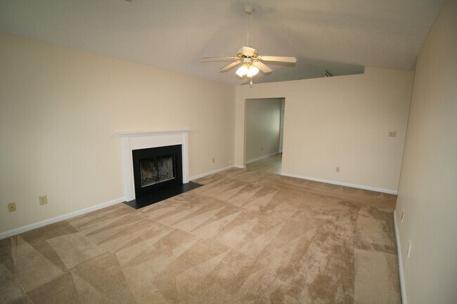 Building Photo - Woodhill ranch 2 bed, 2 bath, and garage 2...