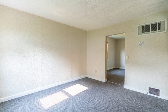 Building Photo - 2818 Hanson St