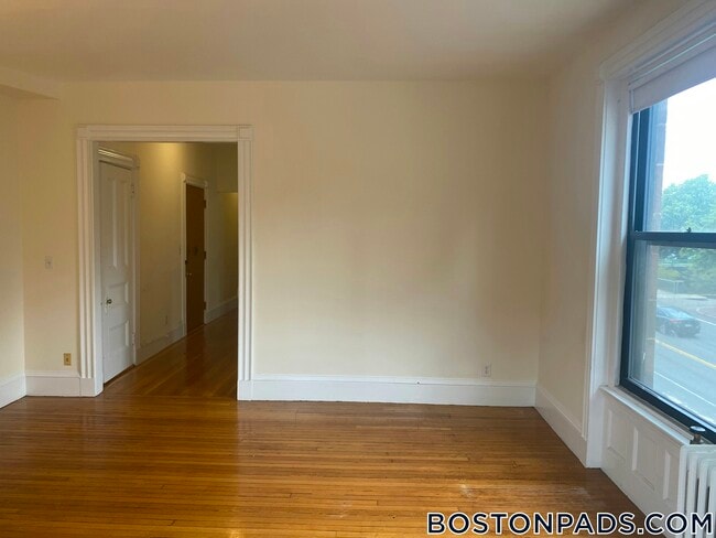 Building Photo - 504 Beacon St