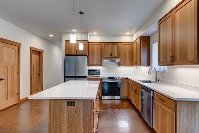 Building Photo - Modern & Stylish 2 Bed, 2 Bath Condo in Co...