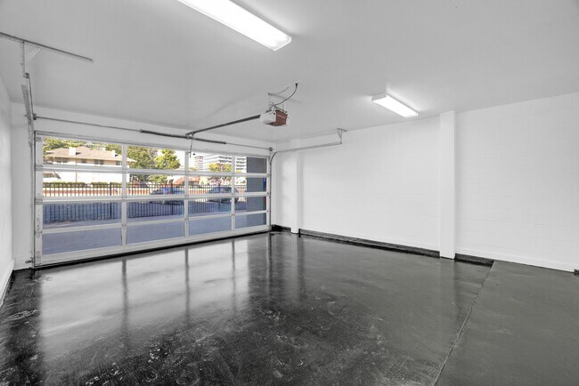 Building Photo - 1513 S Carson Ave